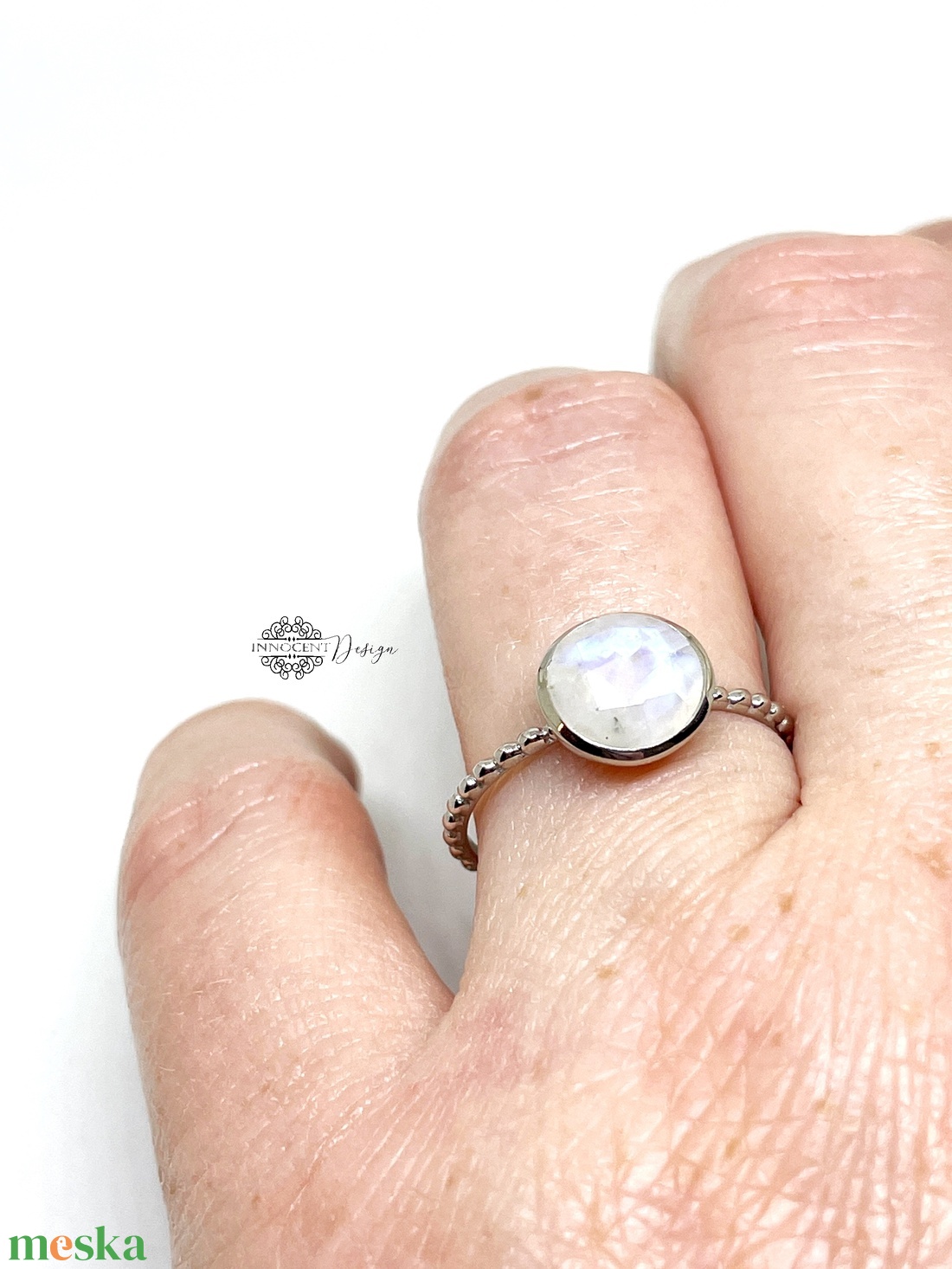 Ezüst gyűrű tokos foglalattal HOLDKŐVEL- 59-es - ékszer - gyűrű - szoliter gyűrű - Meska.hu