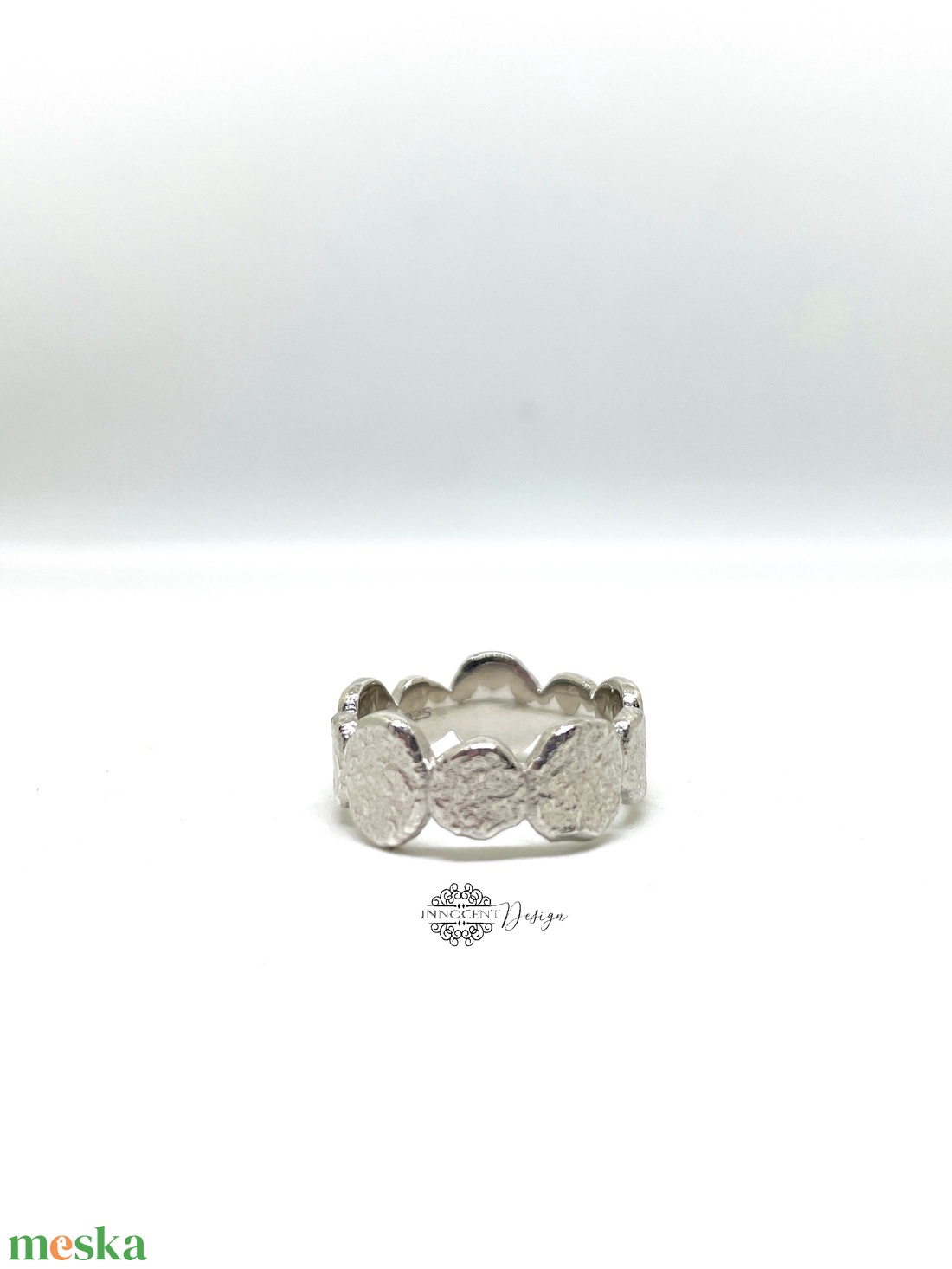 Ezüst gyűrű kalapált pöttyökkel 55-ös - ékszer - gyűrű - kerek gyűrű - Meska.hu