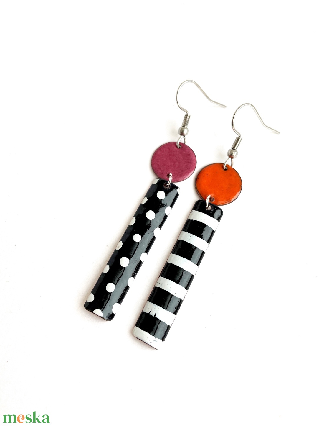 Dorothy - asszimetrikus tűzzománc fülbevaló - pöttyös/csíkos - lila- narancs - ékszer - fülbevaló - lógó fülbevaló - Meska.hu