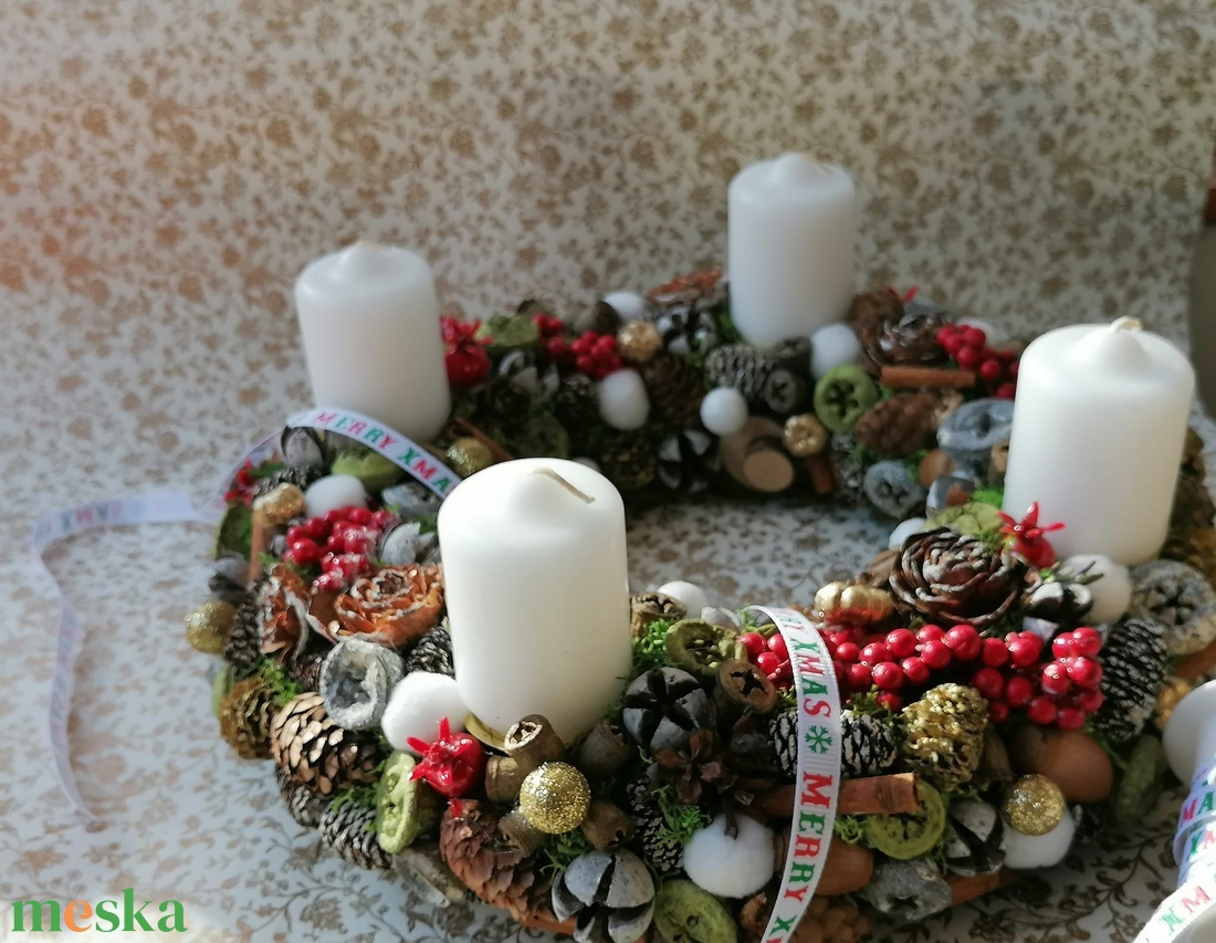 Adventi koszorú termésekkel, piros bogyókkal(több évig használható) - karácsony - adventi díszek - adventi koszorú - Meska.hu