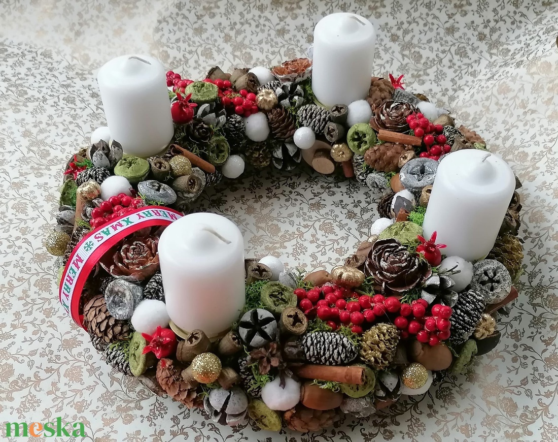 Adventi koszorú termésekkel, piros bogyókkal(több évig használható) - karácsony - adventi díszek - adventi koszorú - Meska.hu