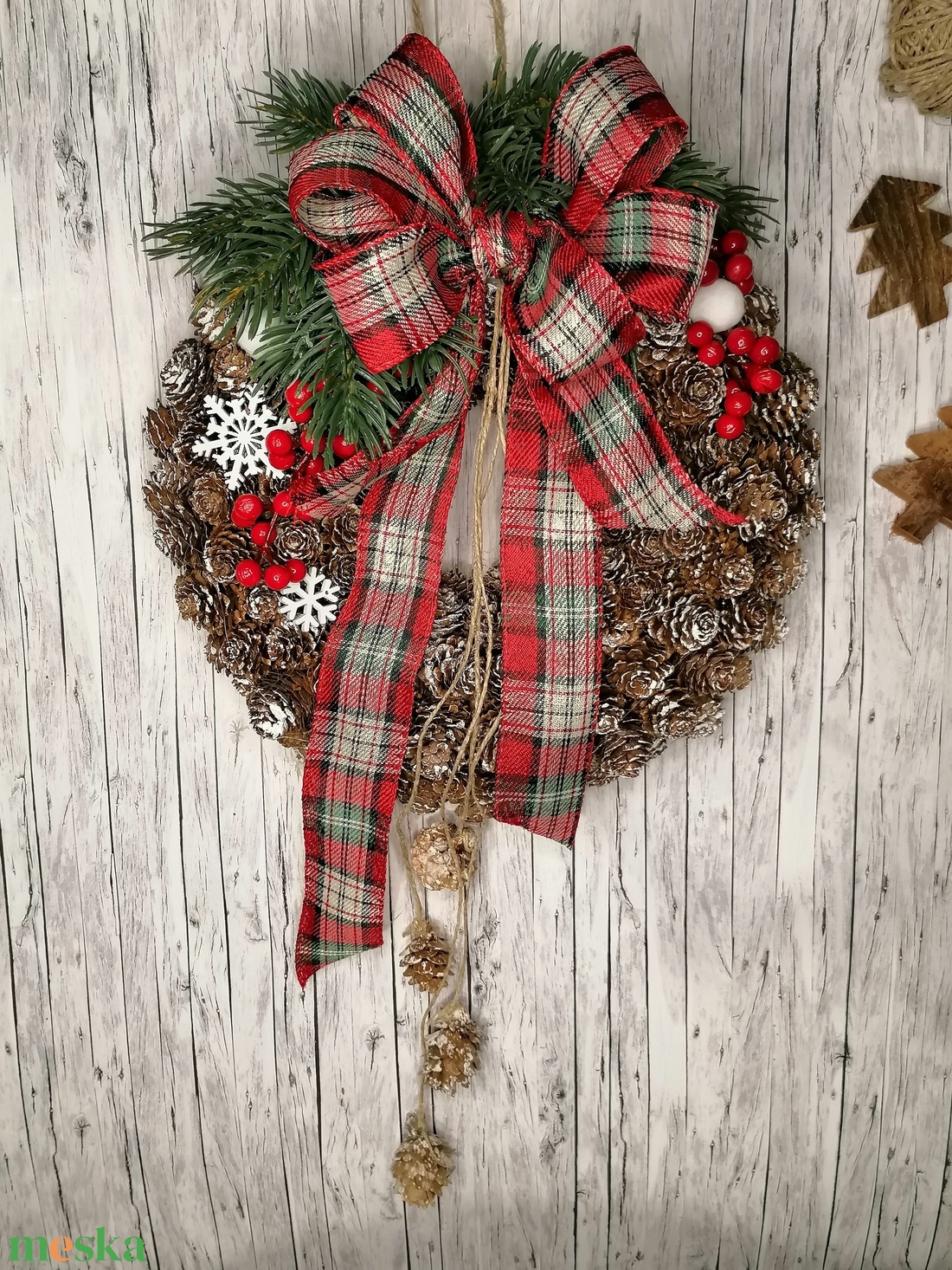 Vörösfenyő koszorú 25 cm - karácsony - adventi díszek - adventi gyertyadíszek és koszorúdíszek - Meska.hu Vörösfenyő koszorú 25 cm - karácsony - adventi díszek - adventi gyertyadíszek és koszorúdíszek - Meska.hu