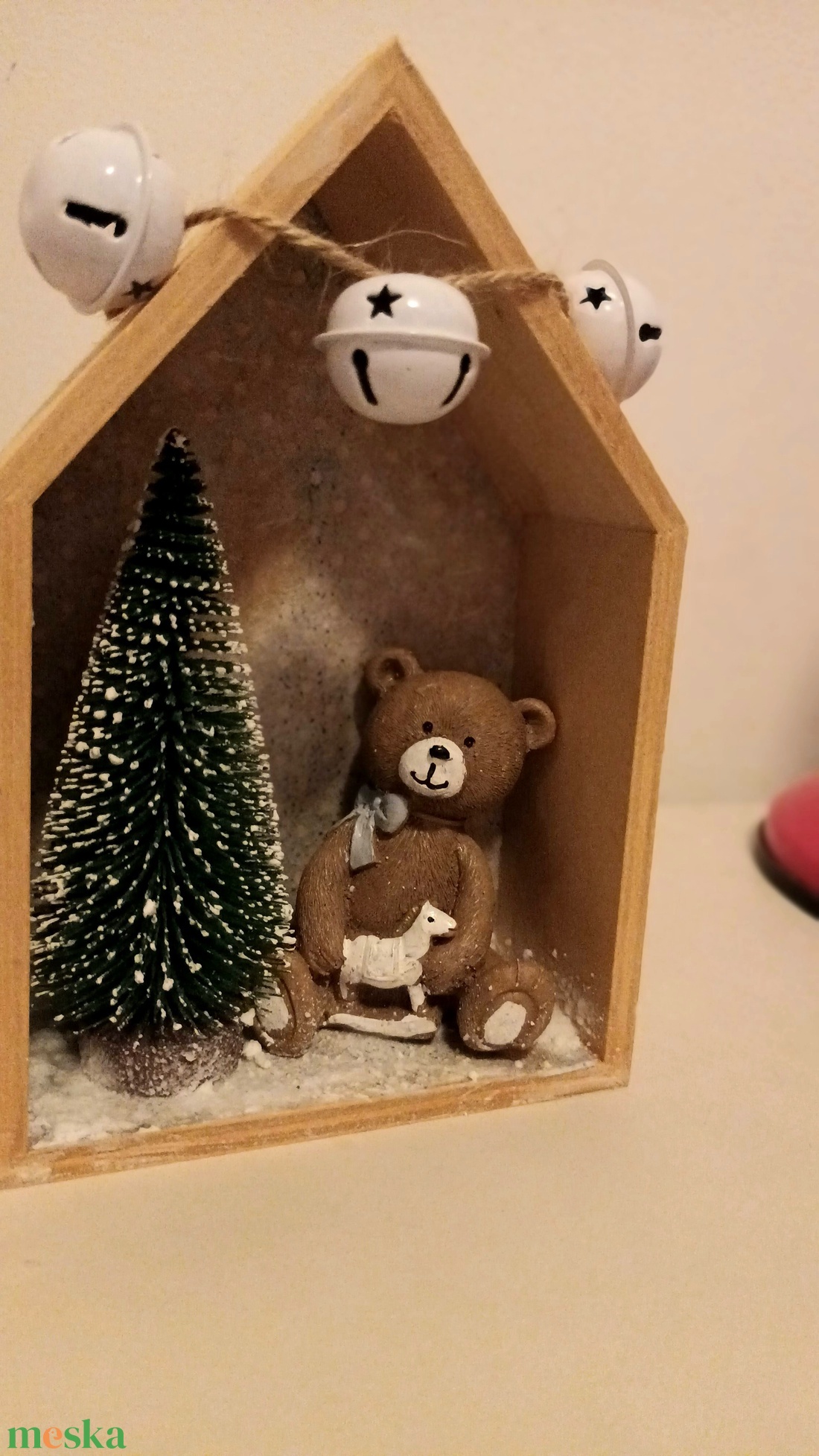 Mackó Karácsony Házikó, Diorama, fenyőfa - karácsony - karácsonyi lakásdekoráció - karácsonyi lakásdíszek - Meska.hu Mackó Karácsony Házikó, Diorama, fenyőfa - karácsony - karácsonyi lakásdekoráció - karácsonyi lakásdíszek - Meska.hu