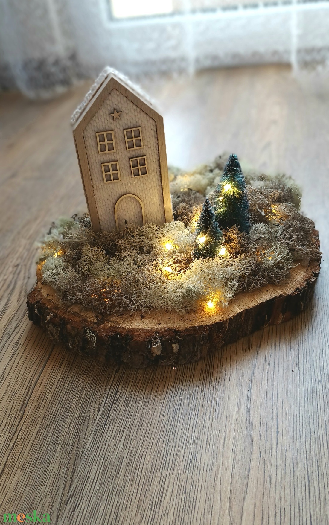 Házikó és zuzmó asztaldísz, diorama, éjjeli fény - karácsony - karácsonyi lakásdekoráció - karácsonyi falu, házikó - Meska.hu