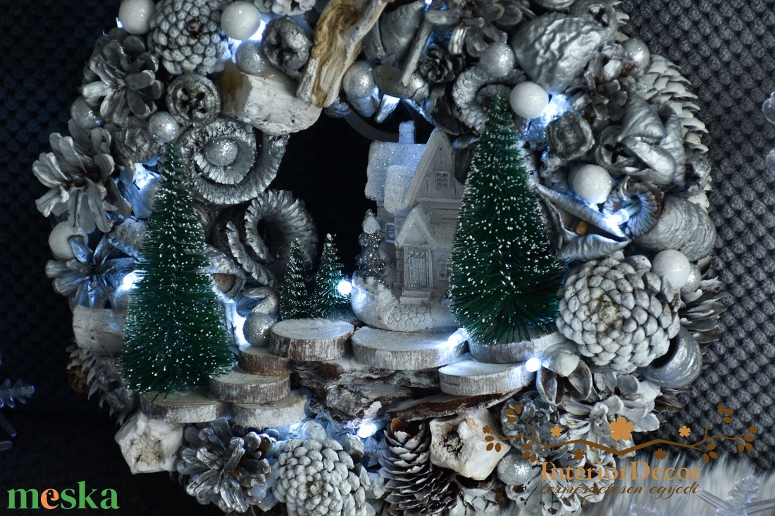 Fehér-ezüst házas világítós koszorú - karácsony - adventi díszek - adventi ajtódísz - Meska.hu