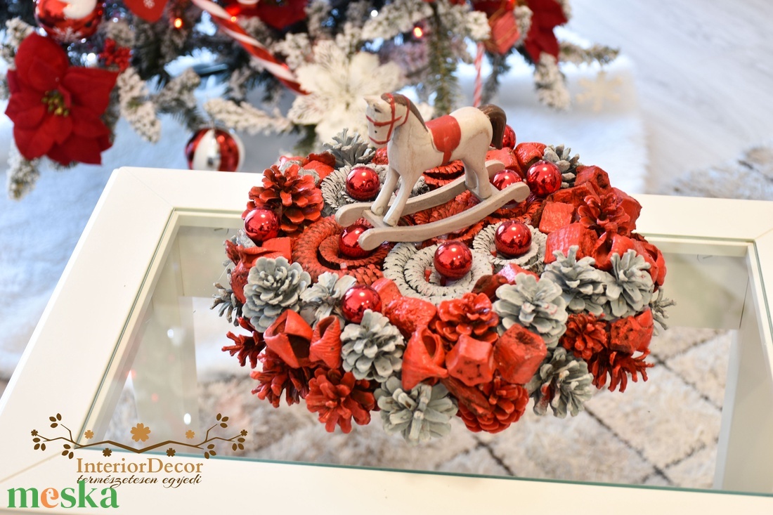 Hintalovas piros-szürke világítós asztali koszorú - karácsony - adventi díszek - adventi gyertyadíszek és koszorúdíszek - Meska.hu