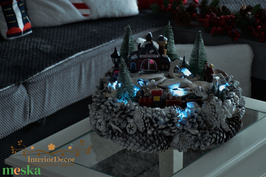 Hófödte vasútállomás asztali koszorú világítással - karácsony - adventi díszek - adventi gyertyadíszek és koszorúdíszek - Meska.hu