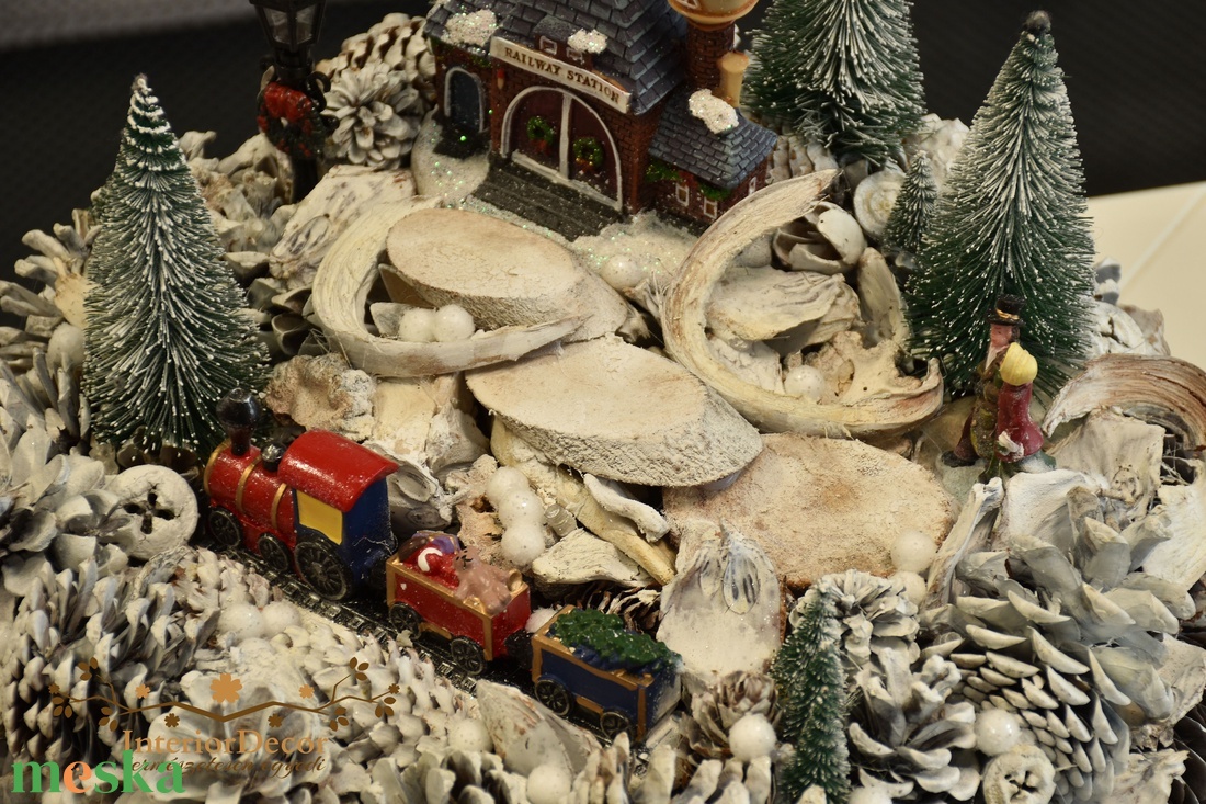 Hófödte vasútállomás asztali koszorú világítással - karácsony - adventi díszek - adventi gyertyadíszek és koszorúdíszek - Meska.hu