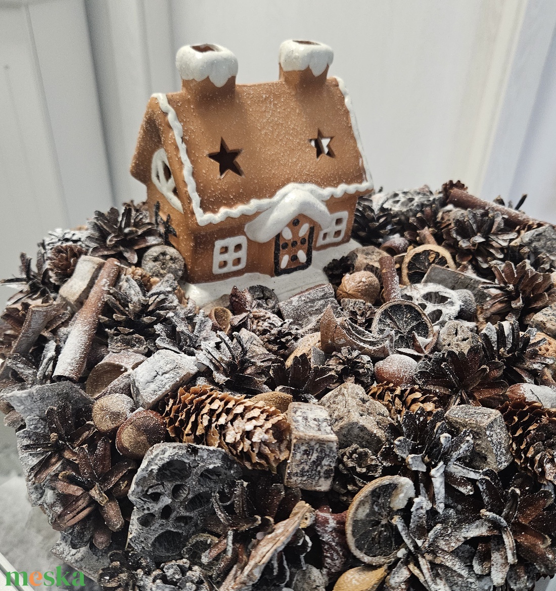 Világító kerámiaházas asztali koszorú - karácsony - adventi díszek - adventi gyertyadíszek és koszorúdíszek - Meska.hu