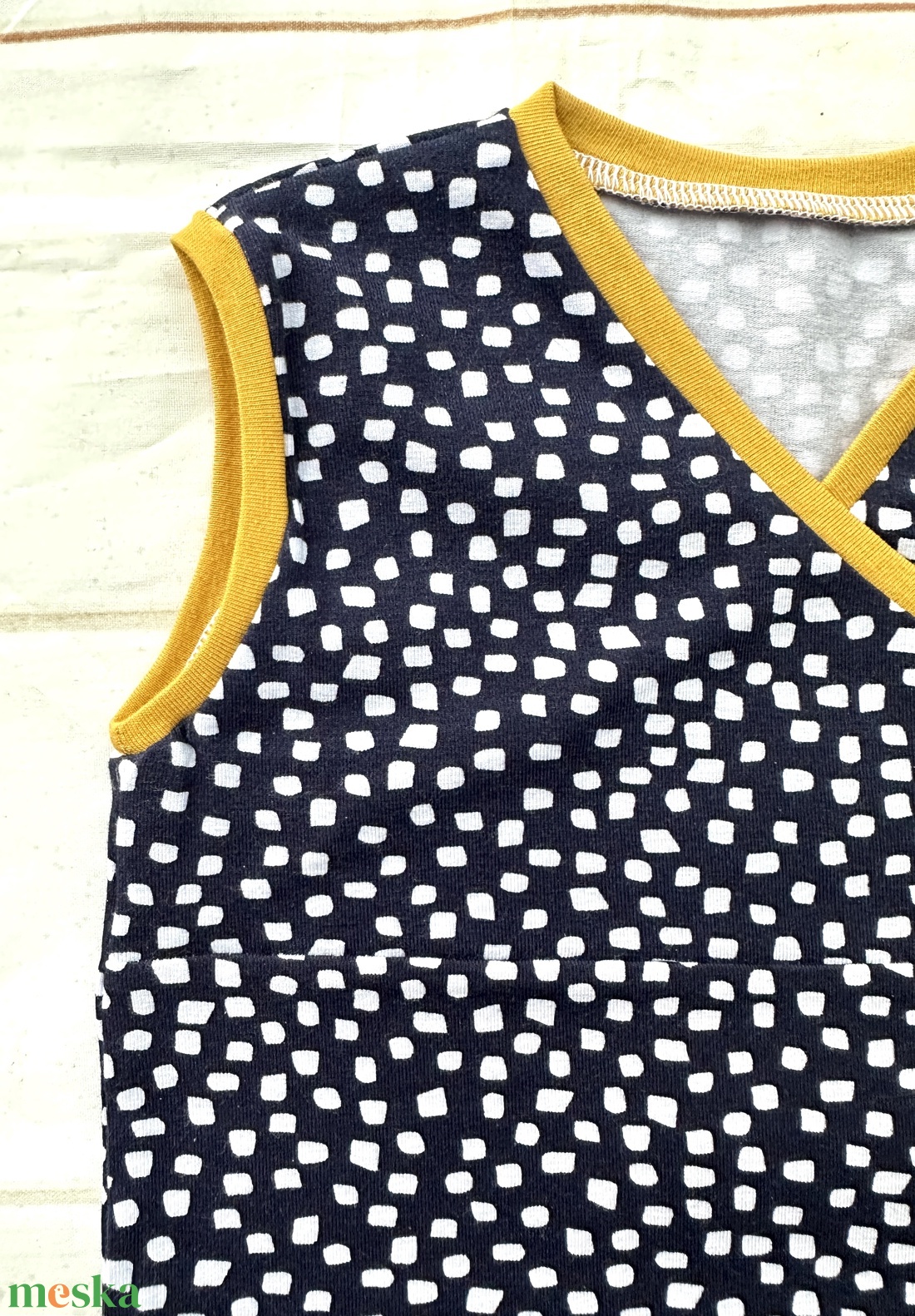 Bebújós gyermek mellény 80-86 - sötétkék alapon pöttyös - ruha & divat - gyerekruha - gyerek mellény - Meska.hu