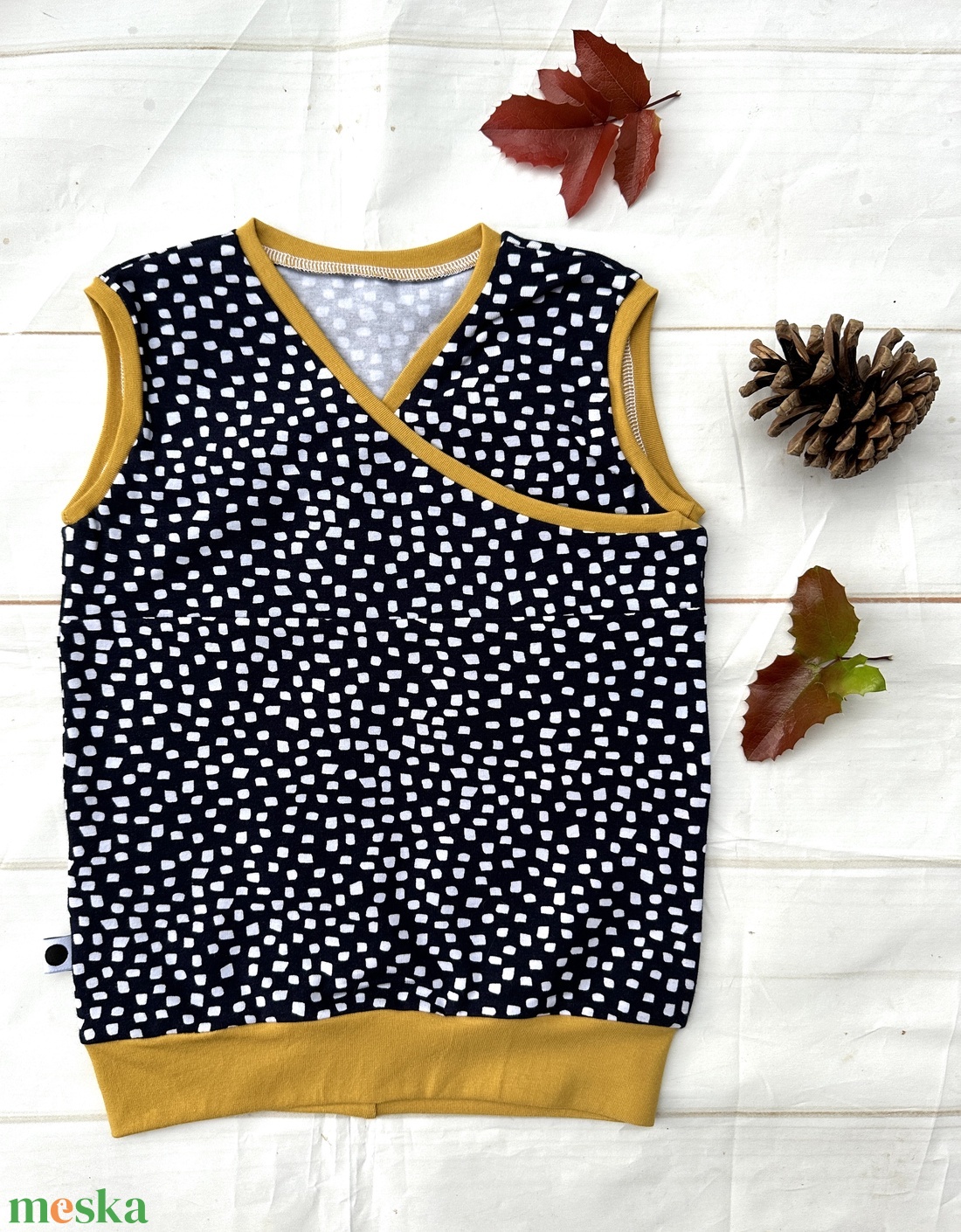 Bebújós gyermek mellény 80-86 - sötétkék alapon pöttyös - ruha & divat - gyerekruha - gyerek mellény - Meska.hu