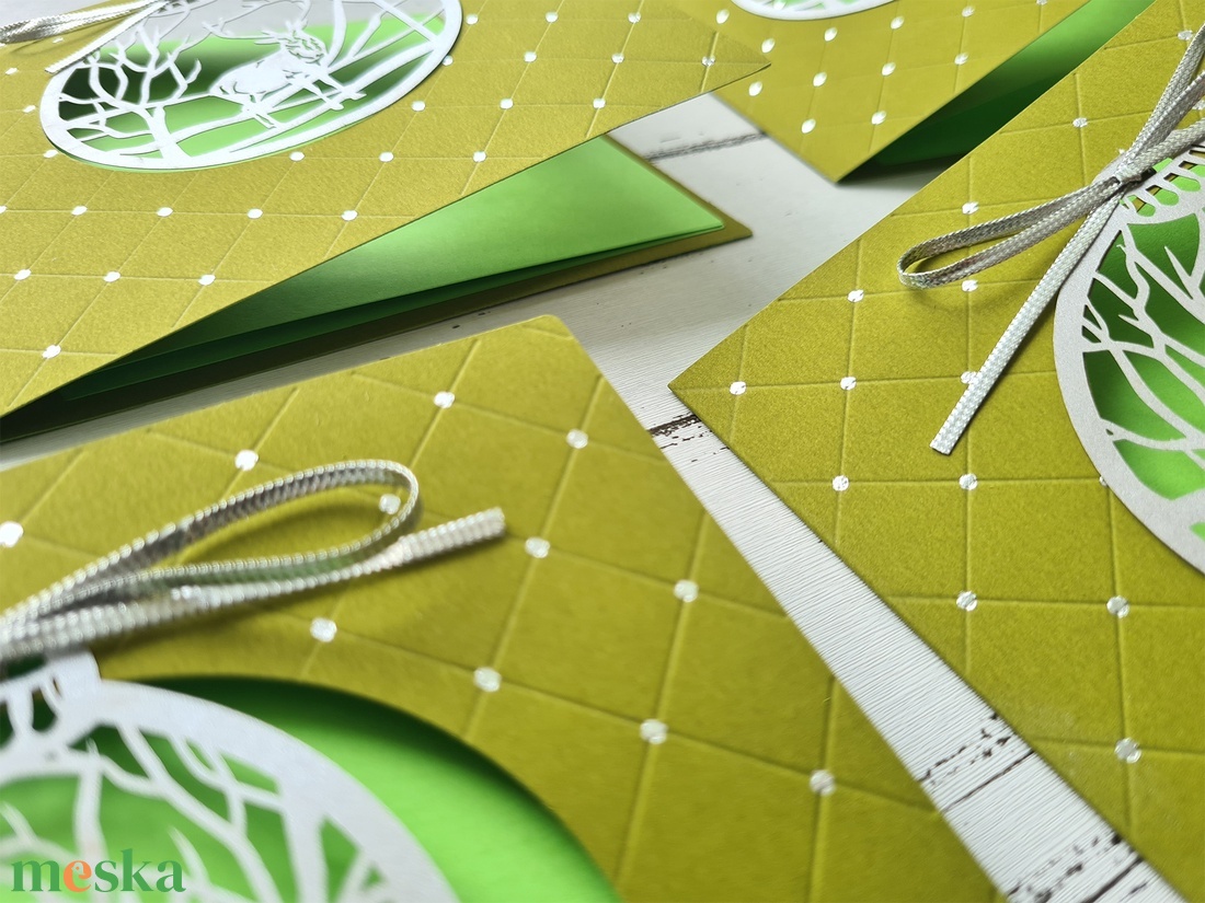 Ezüstszarvas  bársonyos zöld karácsonyi képeslap ezüst hógömb díszítéssel és borítékkal - karácsony - karácsonyi ajándékozás - karácsonyi képeslap, üdvözlőlap, ajándékkísérő - Meska.hu Ezüstszarvas  bársonyos zöld karácsonyi képeslap ezüst hógömb díszítéssel és borítékkal - karácsony - karácsonyi ajándékozás - karácsonyi képeslap, üdvözlőlap, ajándékkísérő - Meska.hu