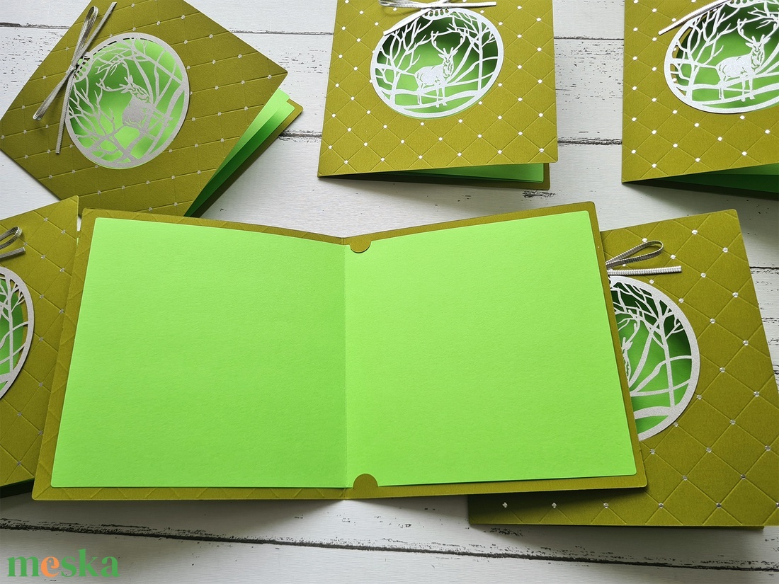 Ezüstszarvas  bársonyos zöld karácsonyi képeslap ezüst hógömb díszítéssel és borítékkal - karácsony - karácsonyi ajándékozás - karácsonyi képeslap, üdvözlőlap, ajándékkísérő - Meska.hu Ezüstszarvas  bársonyos zöld karácsonyi képeslap ezüst hógömb díszítéssel és borítékkal - karácsony - karácsonyi ajándékozás - karácsonyi képeslap, üdvözlőlap, ajándékkísérő - Meska.hu