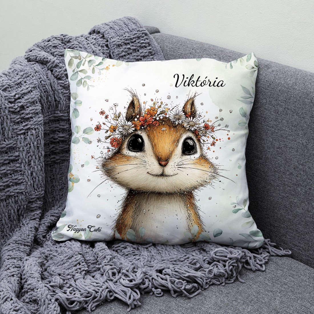 Névvel kérhető - Az erdő kis akrobatája, a mókus mintás párna - otthon & életmód - lakástextil - párna & párnahuzat - díszpárna (belsővel együtt) - Meska.hu