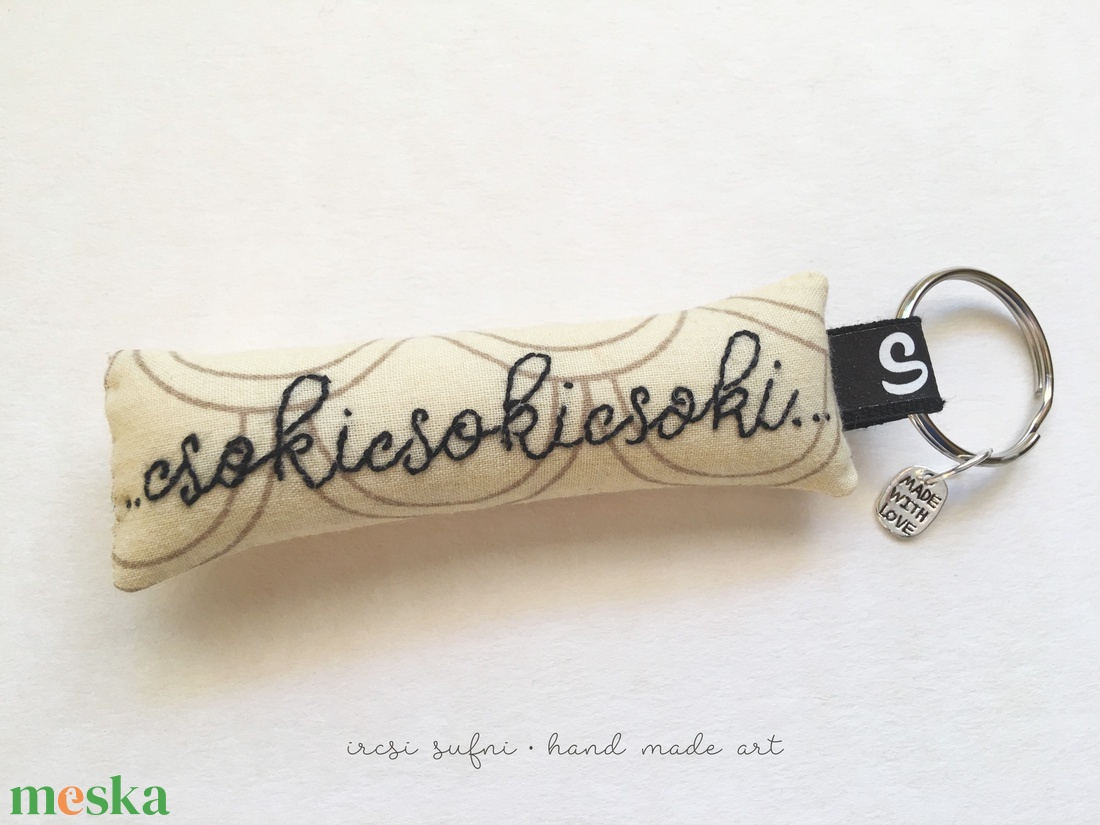 Hímzett kulcstartó ...csoki csoki csoki... felirattal - táska & tok - kulcstartó & táskadísz - kulcstartó - Meska.hu Hímzett kulcstartó ...csoki csoki csoki... felirattal - táska & tok - kulcstartó & táskadísz - kulcstartó - Meska.hu