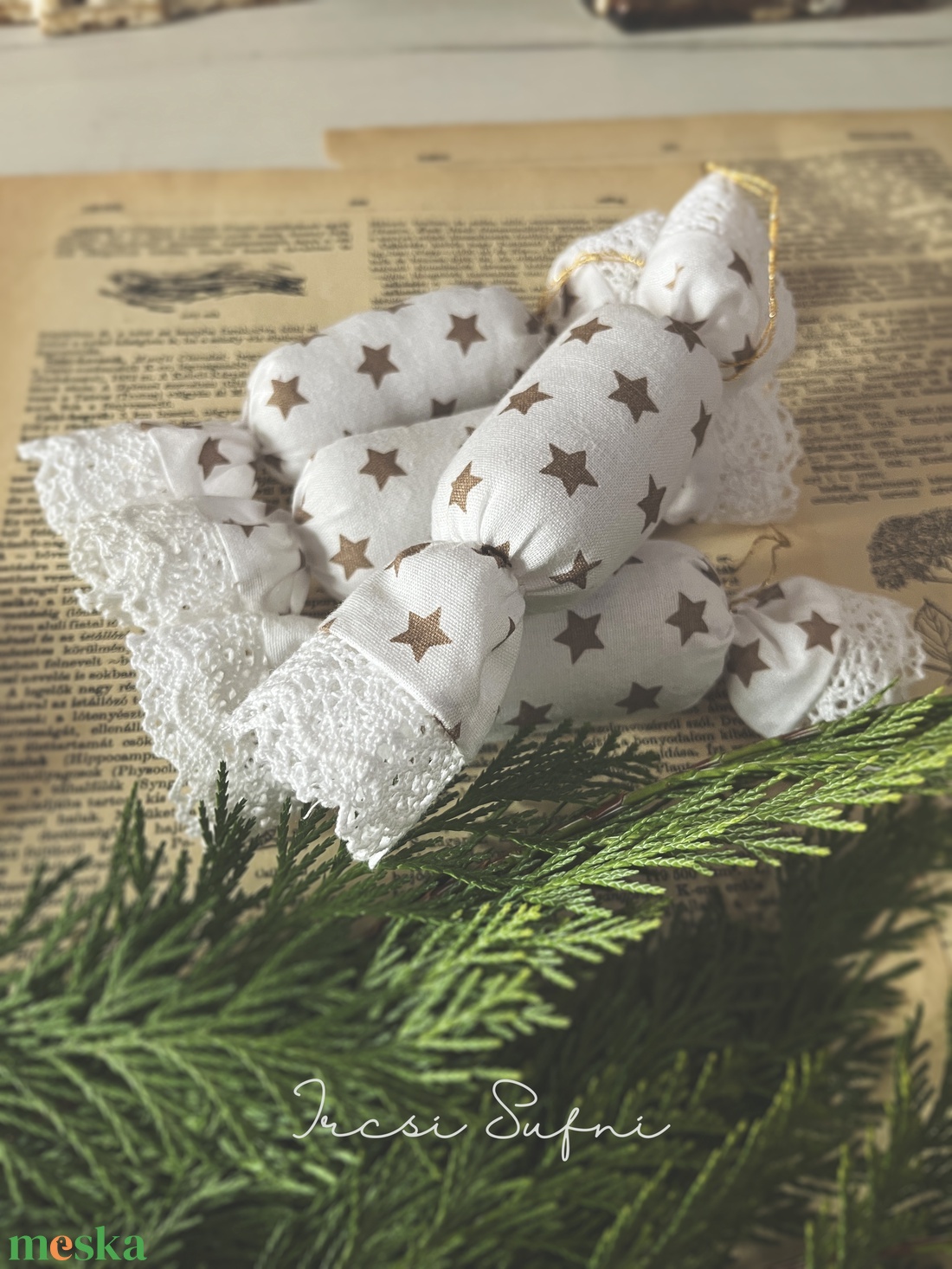 Textil szaloncukrok / fehér arany csillagokkal - karácsony - karácsonyi lakásdekoráció - karácsonyfadíszek - Meska.hu