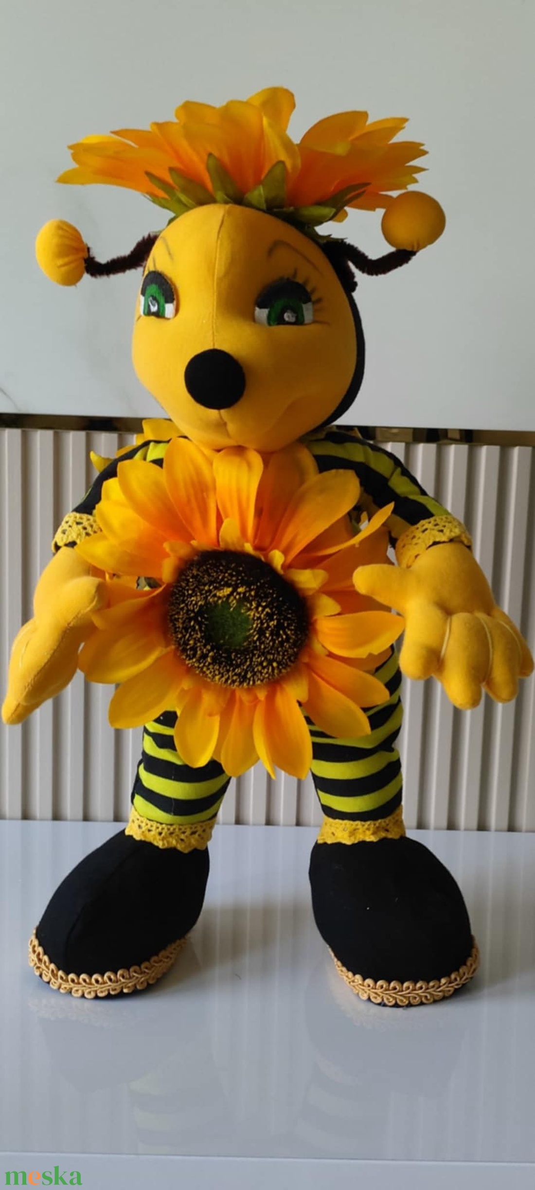 Kézzel készült egyedi drótvázas figura eladó.  - játék & sport - plüssállat & játékfigura - méhecske - Meska.hu