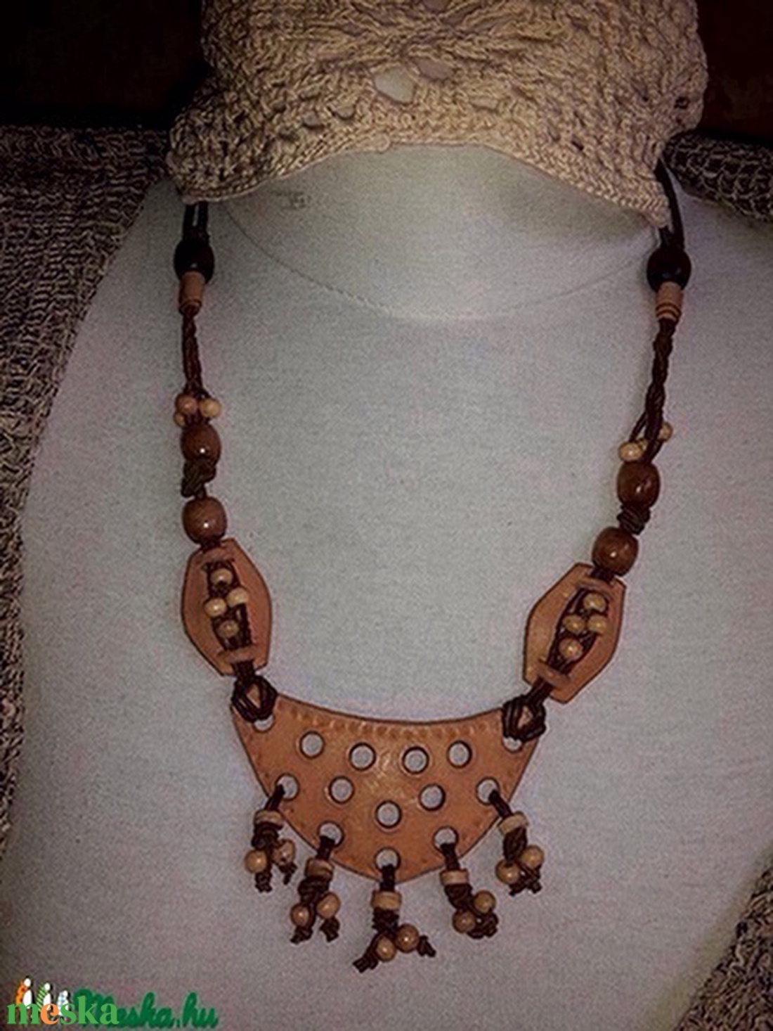 Fagyöngyökkel díszített egyedi bőrnyaklánc - ékszer - nyaklánc - statement nyaklánc - Meska.hu