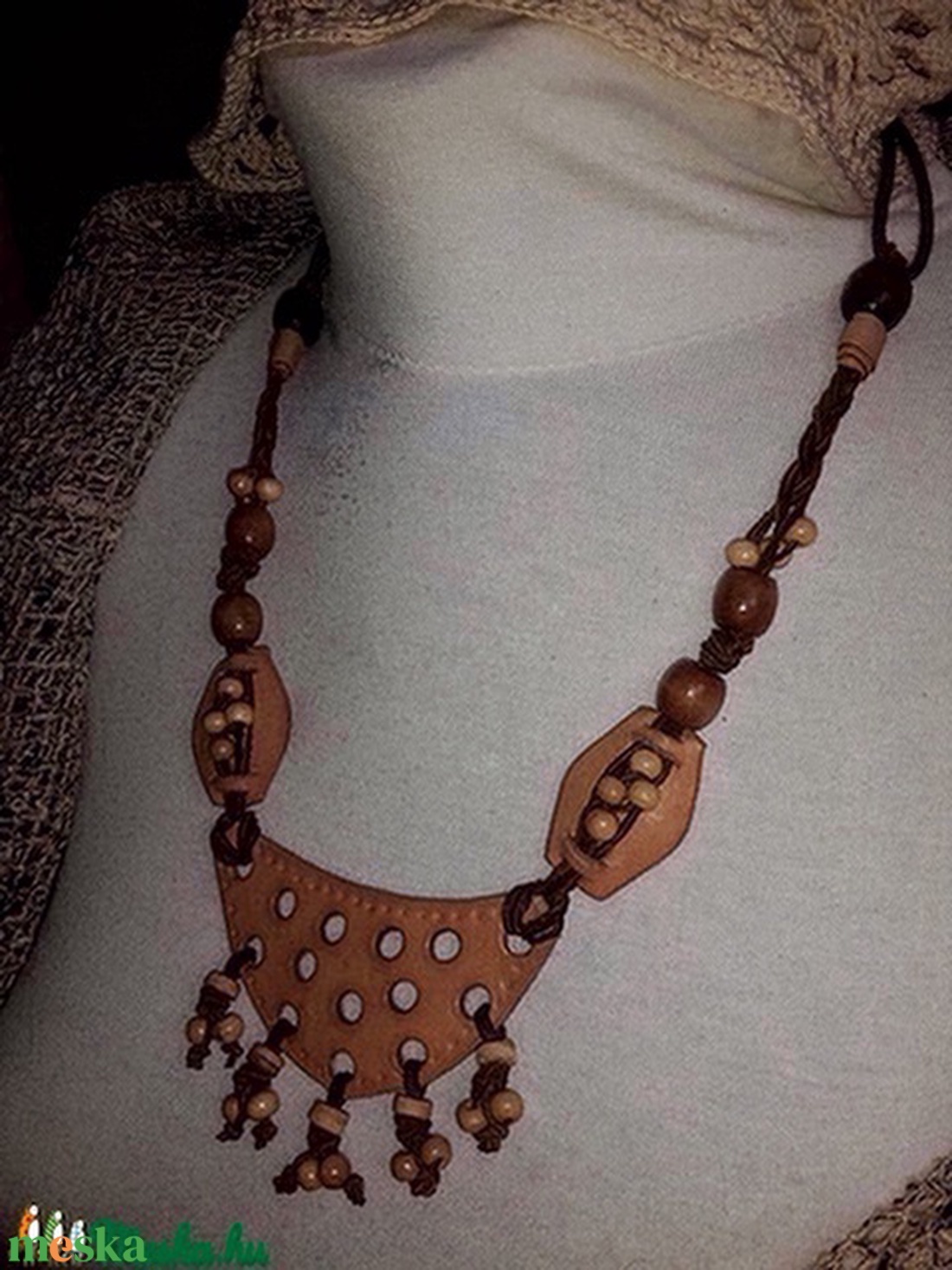 Fagyöngyökkel díszített egyedi bőrnyaklánc - ékszer - nyaklánc - statement nyaklánc - Meska.hu