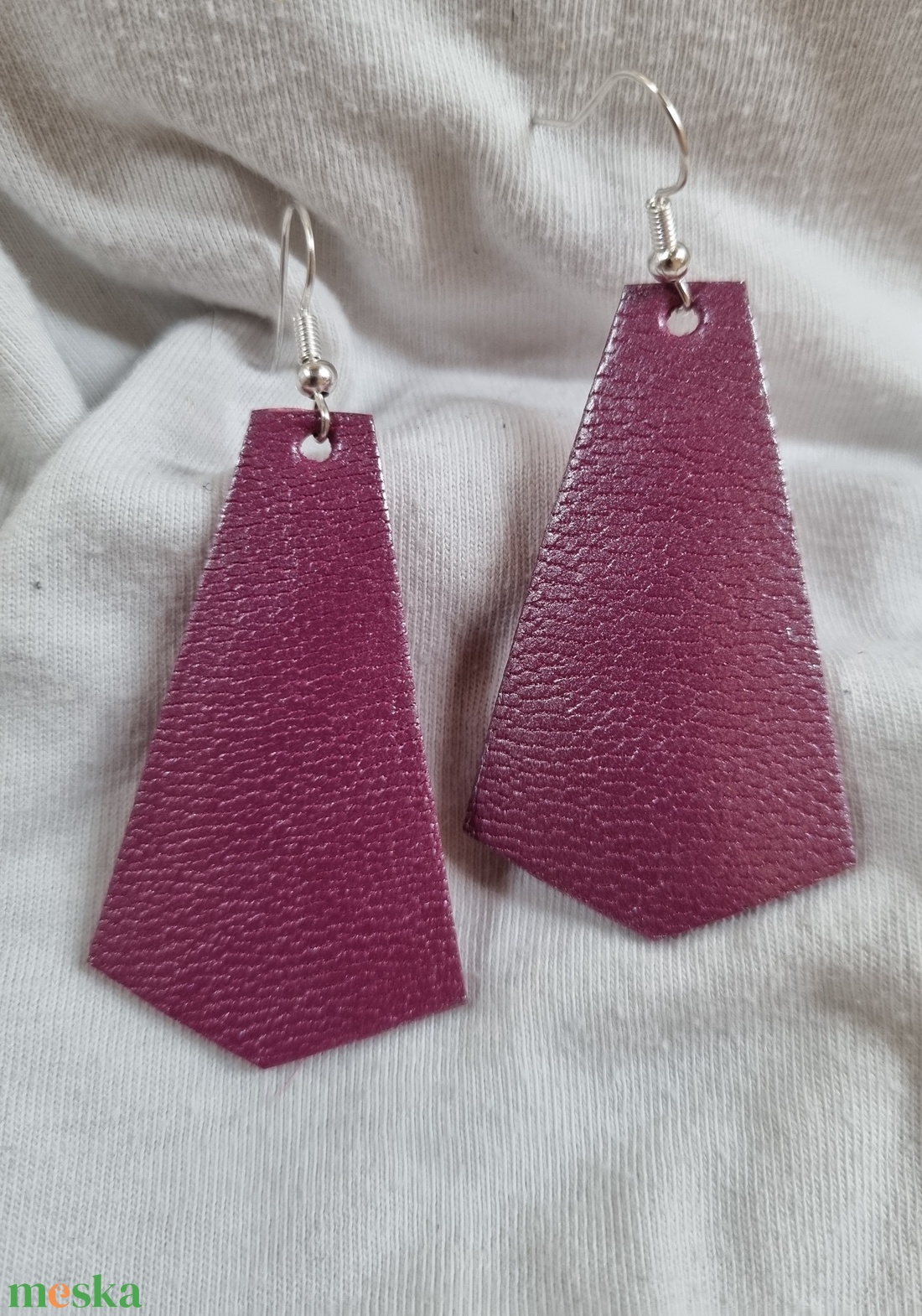 Bőrfülbevaló - purple elegant - ékszer - fülbevaló - lógó fülbevaló - Meska.hu