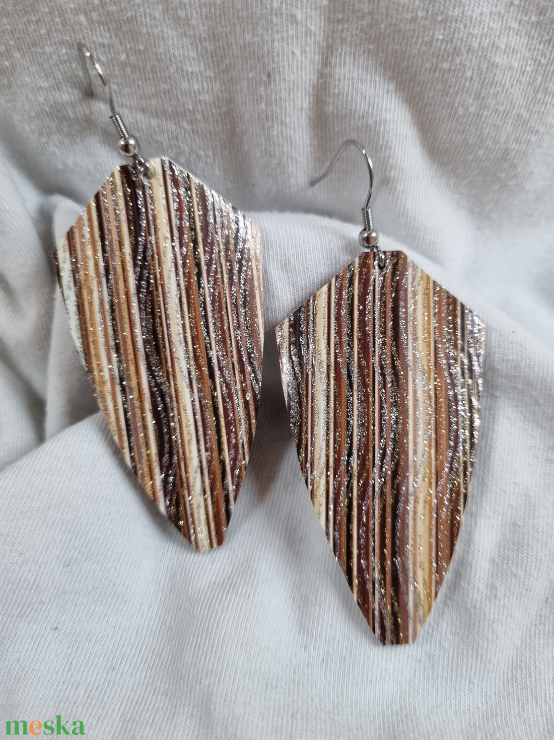 Bőrfülbevaló - silver, gold  - ékszer - fülbevaló - lógó fülbevaló - Meska.hu