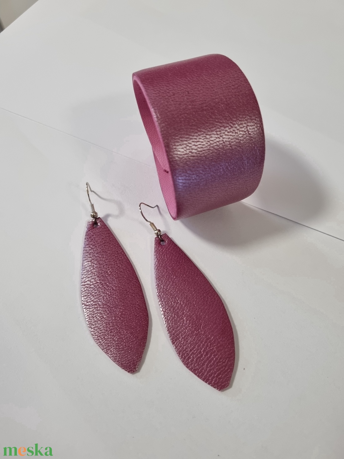 Bőrkarkötő, fülbevalóval - purple elegance - ékszer - ékszerszett - Meska.hu Bőrkarkötő, fülbevalóval - purple elegance - ékszer - ékszerszett - Meska.hu