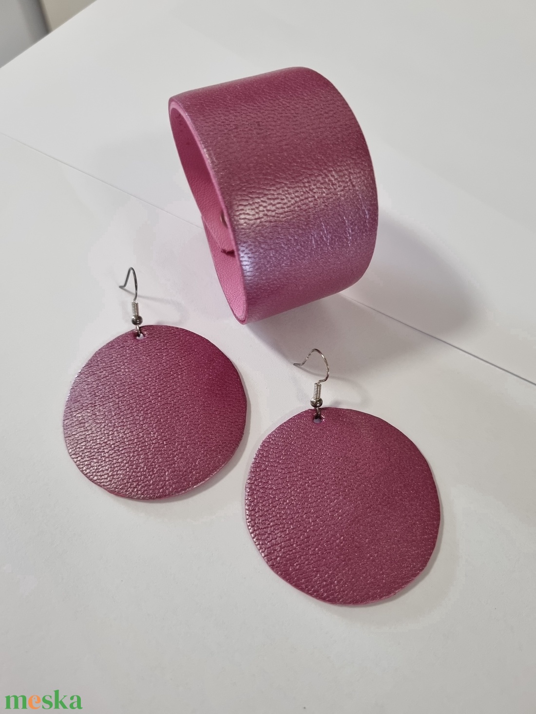 Bőrkarkötő, fülbevalóval - purple elegance - ékszer - ékszerszett - Meska.hu Bőrkarkötő, fülbevalóval - purple elegance - ékszer - ékszerszett - Meska.hu