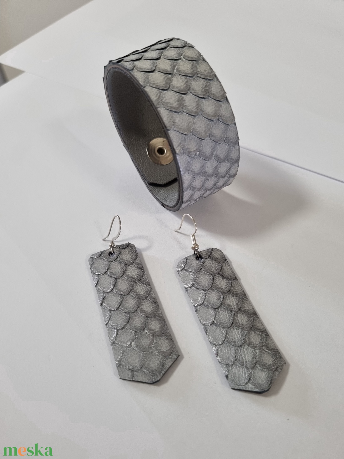 Bőrkarkötő, fülbevalóval - snake - ékszer - ékszerszett - Meska.hu Bőrkarkötő, fülbevalóval - snake - ékszer - ékszerszett - Meska.hu