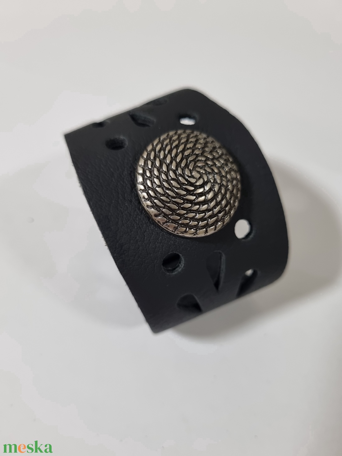 Bőrkarkötő - black spiral - ékszer - karkötő - széles karkötő - Meska.hu Bőrkarkötő - black spiral - ékszer - karkötő - széles karkötő - Meska.hu