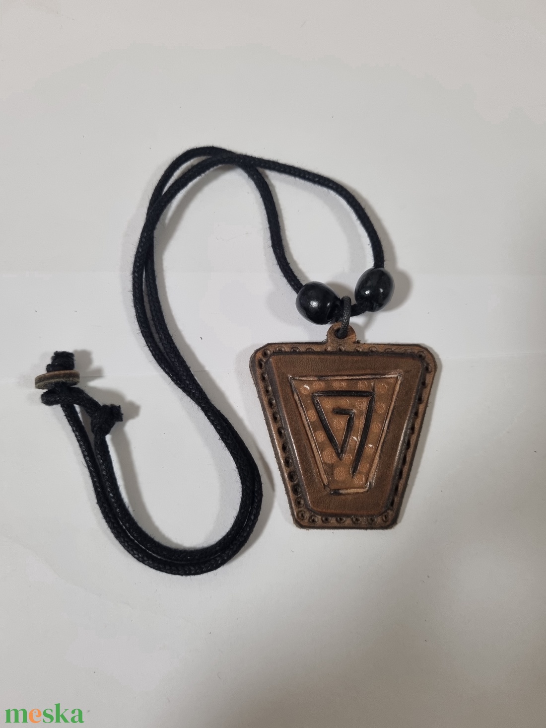 Bőrnyaklánc - ékszer - nyaklánc - medálos nyaklánc - Meska.hu