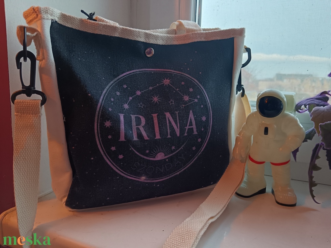 Űrkutya egyedi grafikás válltáska - Irina asztronauta - táska & tok - kézitáska & válltáska - vállon átvethető táska - Meska.hu