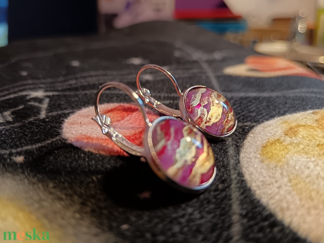 Merkúr egyedi festett fülbevaló - ékszer - fülbevaló - lógós kerek fülbevaló - Meska.hu