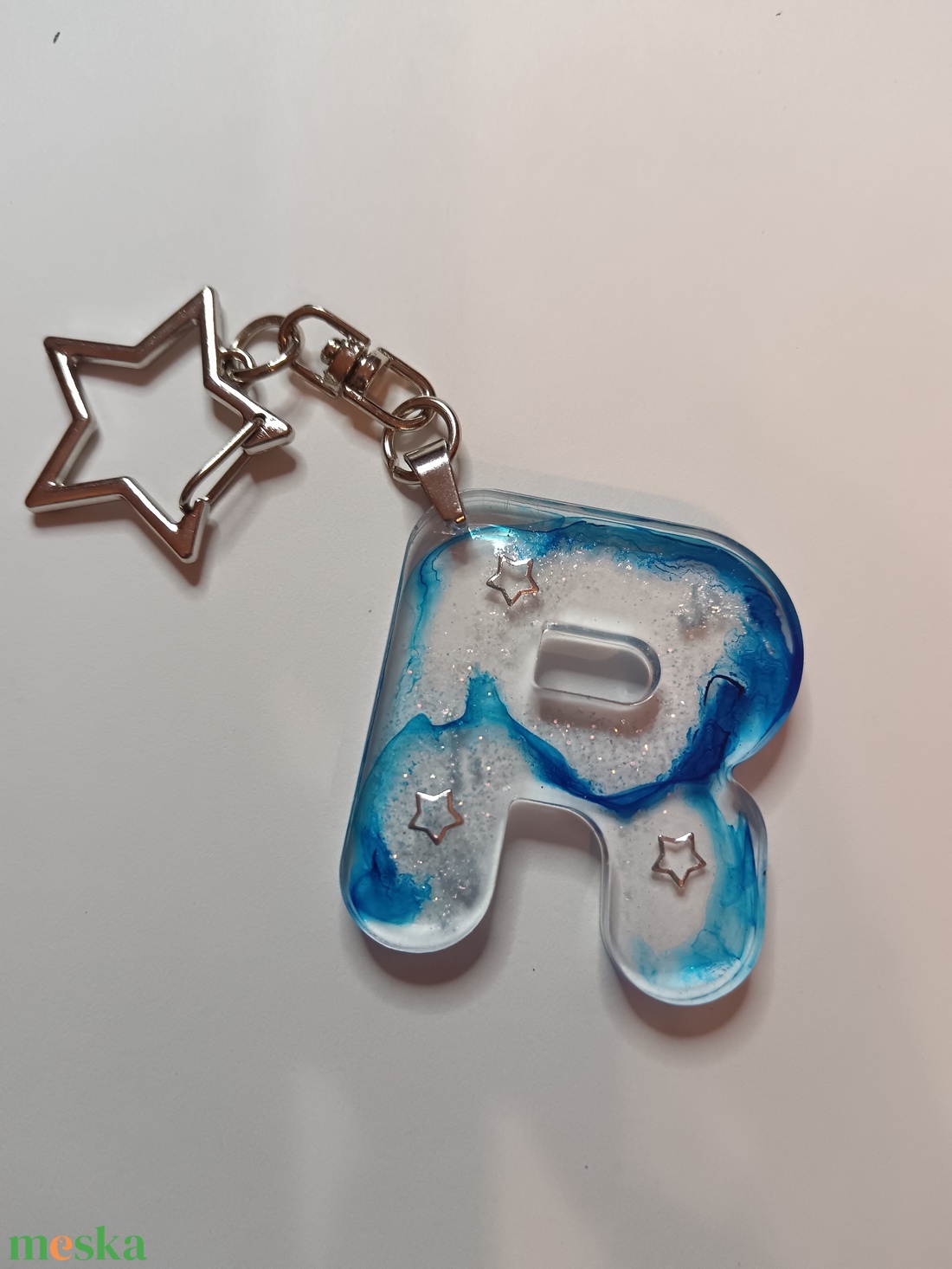 R mint Rosetta-köd epoxigyanta kulcstartó vagy medál monogrammal - táska & tok - kulcstartó & táskadísz - kulcstartó - Meska.hu