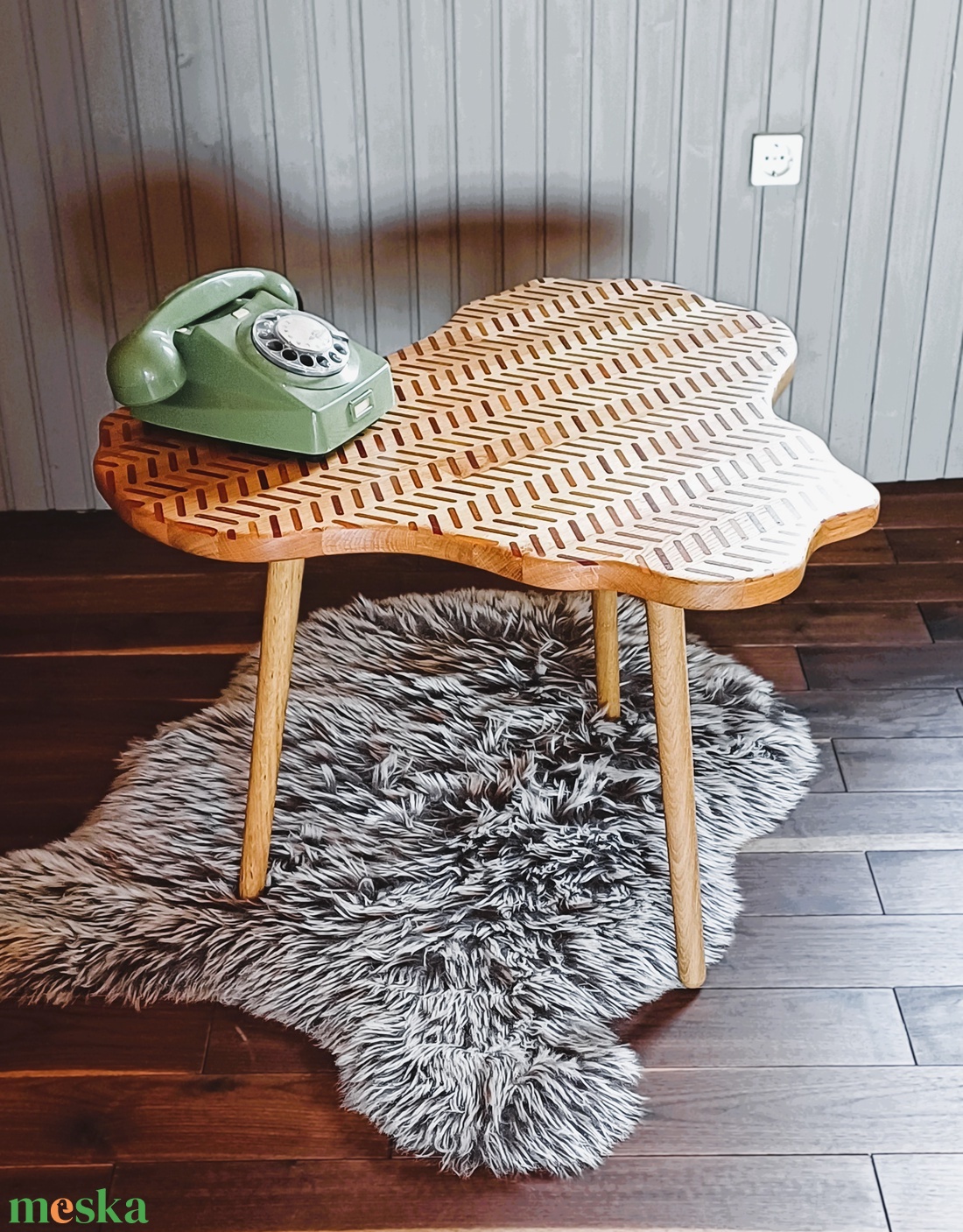 Splash - dohányzóasztal egyedi mintával és ívelt formával - otthon & életmód - bútor - asztal - Meska.hu