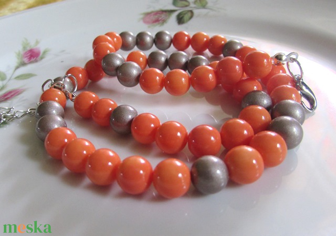 ÜVEGGYÖNGY-gyöngysor/ narancs/ - ékszer - nyaklánc - gyöngyös nyaklánc - Meska.hu