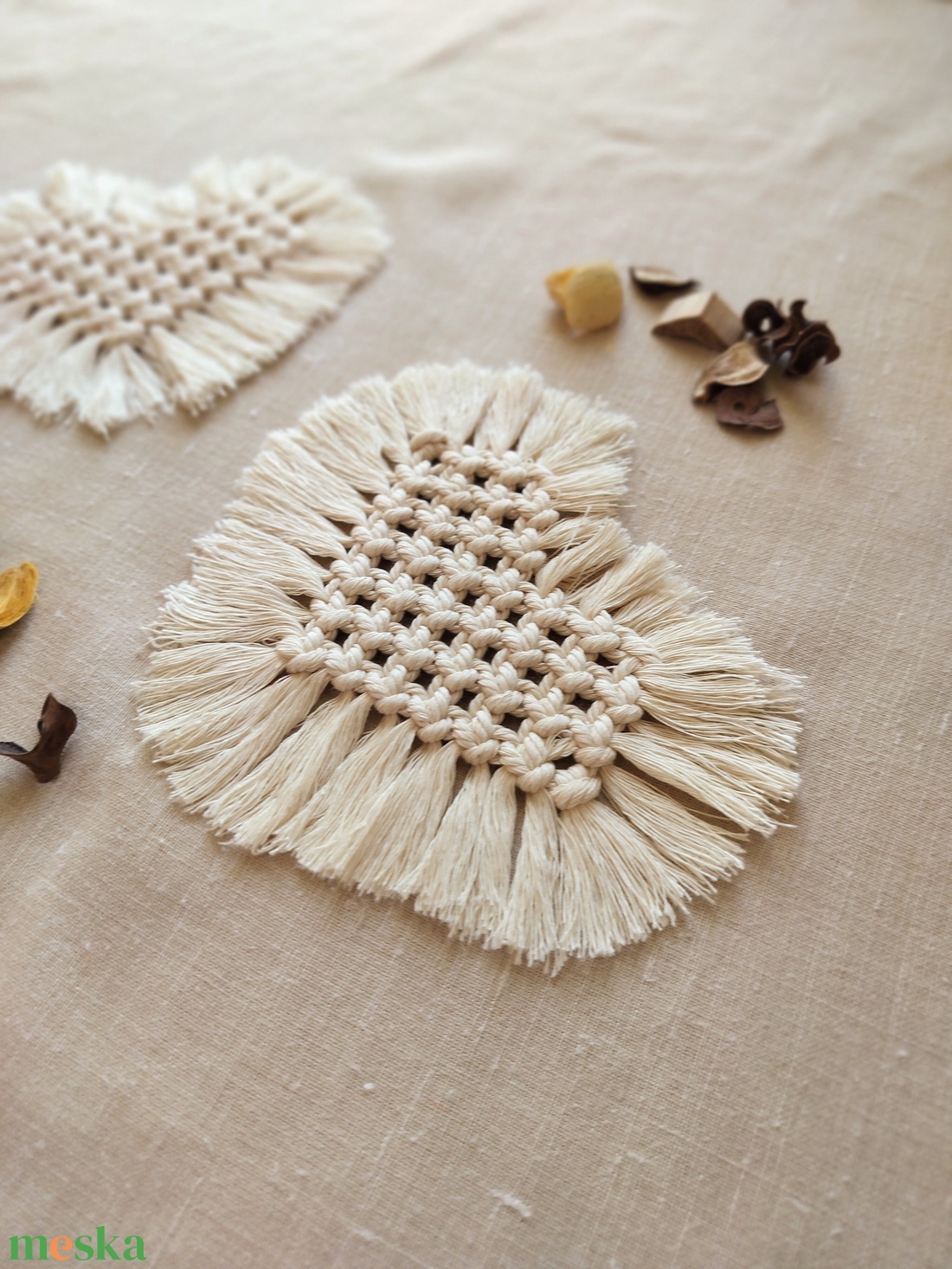 Szív alakú makramé poháralátét - otthon & életmód - konyhafelszerelés, tálalás - tálalás - tányér- és poháralátét - Meska.hu Szív alakú makramé poháralátét - otthon & életmód - konyhafelszerelés, tálalás - tálalás - tányér- és poháralátét - Meska.hu