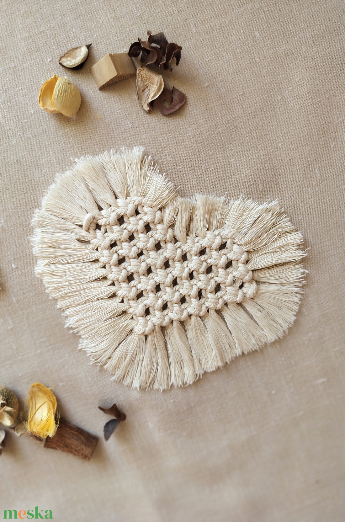 Szív alakú makramé poháralátét - otthon & életmód - konyhafelszerelés, tálalás - tálalás - tányér- és poháralátét - Meska.hu Szív alakú makramé poháralátét - otthon & életmód - konyhafelszerelés, tálalás - tálalás - tányér- és poháralátét - Meska.hu