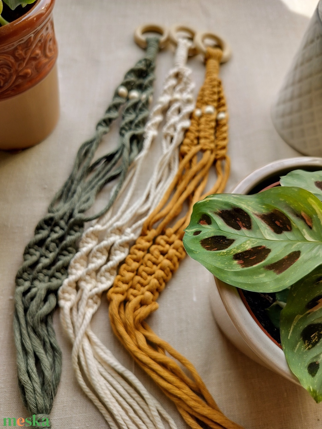 Makramé virágtartók gyöngyökkel, több színben - otthon & életmód - dekoráció - virágdísz és tartó - virágtartó - Meska.hu Makramé virágtartók gyöngyökkel, több színben - otthon & életmód - dekoráció - virágdísz és tartó - virágtartó - Meska.hu