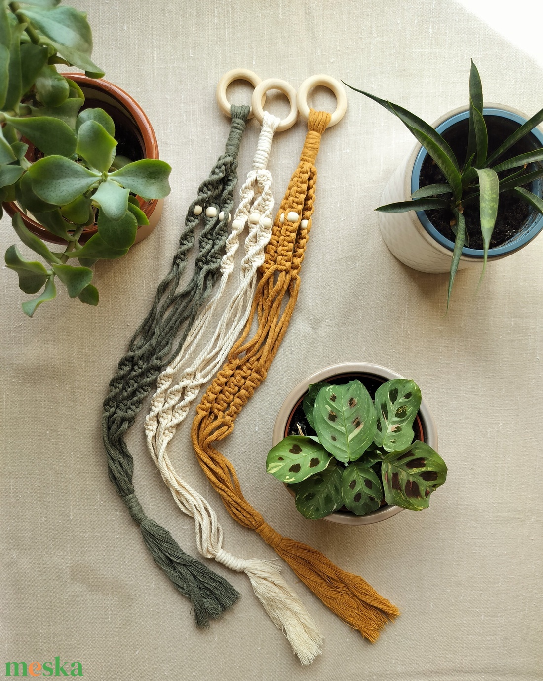 Makramé virágtartók gyöngyökkel, több színben - otthon & életmód - dekoráció - virágdísz és tartó - virágtartó - Meska.hu Makramé virágtartók gyöngyökkel, több színben - otthon & életmód - dekoráció - virágdísz és tartó - virágtartó - Meska.hu