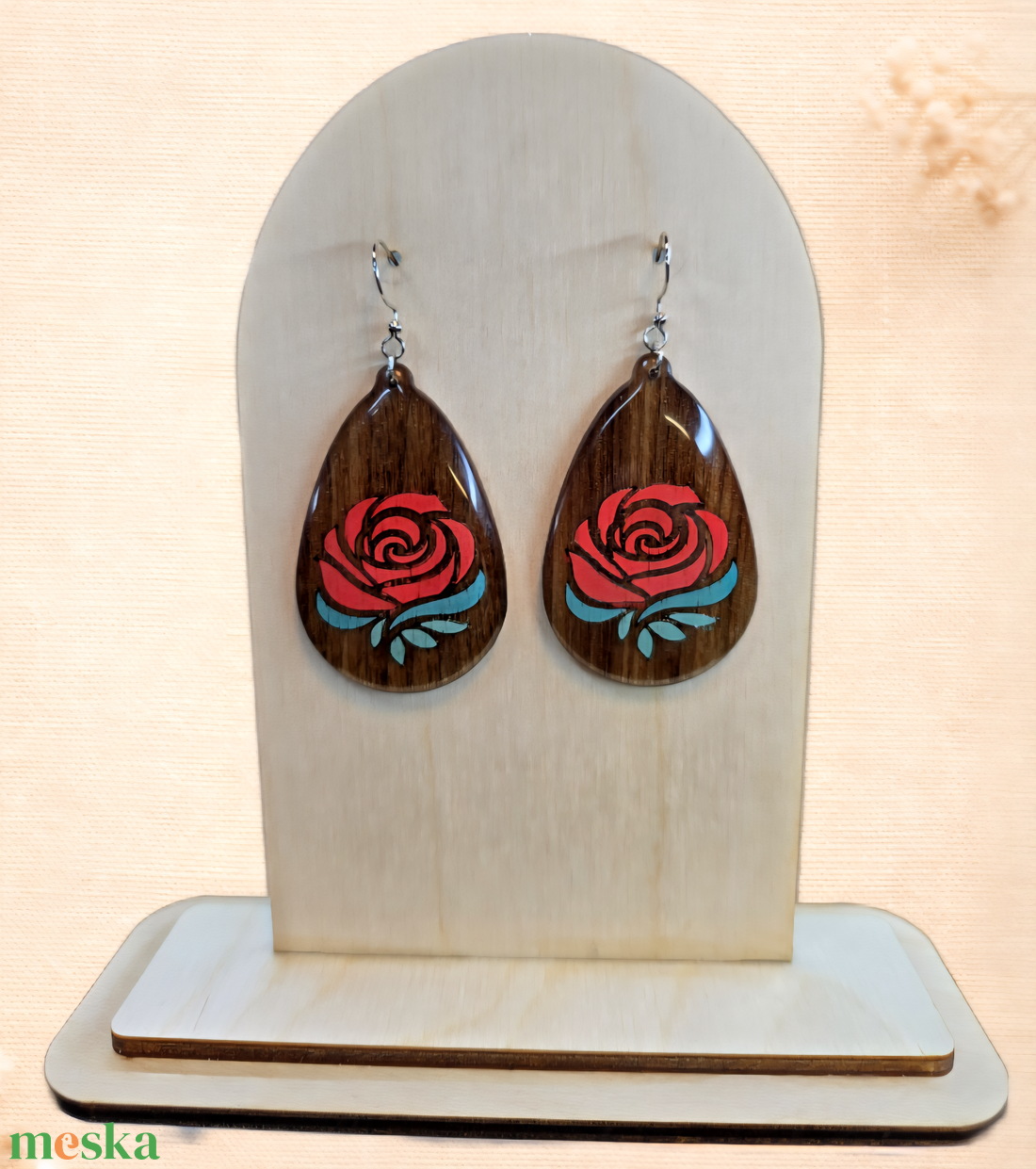 Kézzel festett rózsa � prémium diófa fülbevaló - ékszer - fülbevaló - lógó csepp fülbevaló - Meska.hu