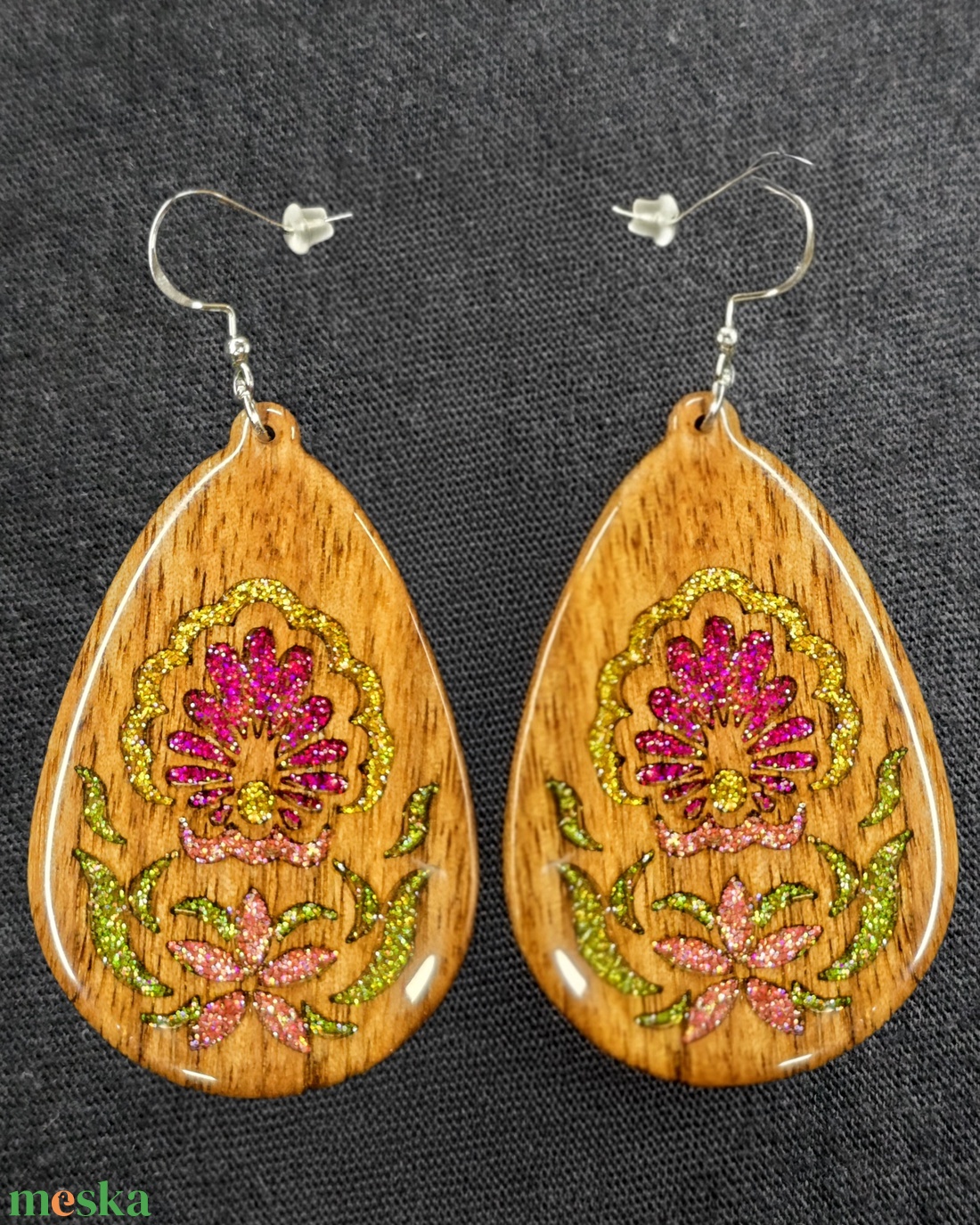Csillagvirág � kézzel készült fa fülbevaló csillámos mintával - ékszer - fülbevaló - lógó csepp fülbevaló - Meska.hu