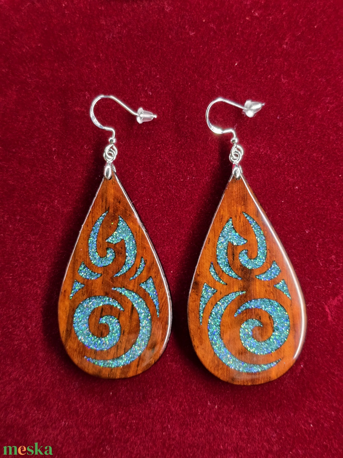 Rózsafa fülbevaló spirálmintával, ezüst akasztóval - ékszer - fülbevaló - lógó csepp fülbevaló - Meska.hu