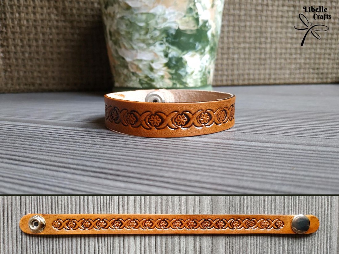 Kis virágos sormintás karpánt - ékszer - karkötő - Meska.hu