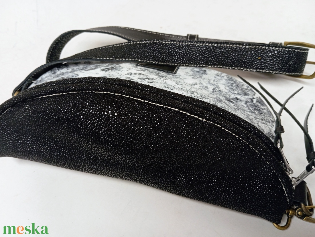 Övtáska - fekete/fehér - táska & tok - övtáska - Meska.hu