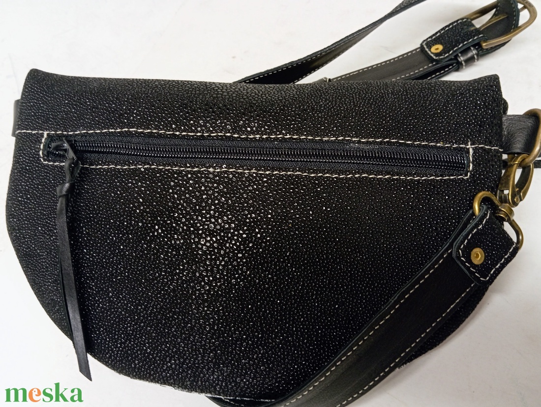 Övtáska - fekete/fehér - táska & tok - övtáska - Meska.hu