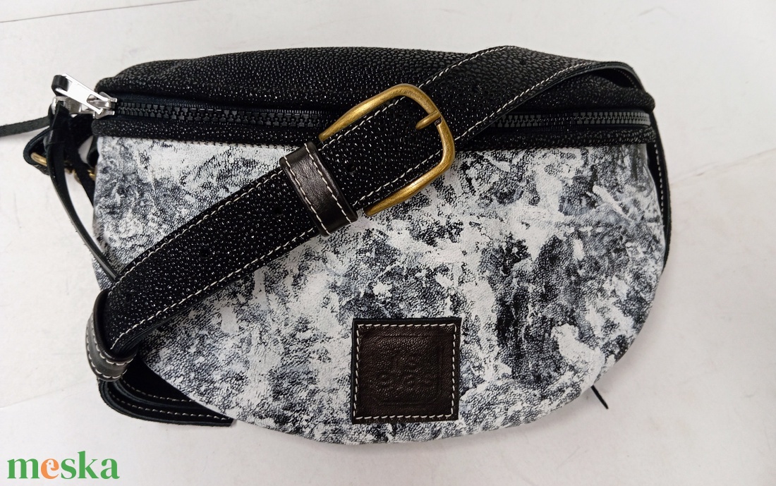 Övtáska - fekete/fehér - táska & tok - övtáska - Meska.hu