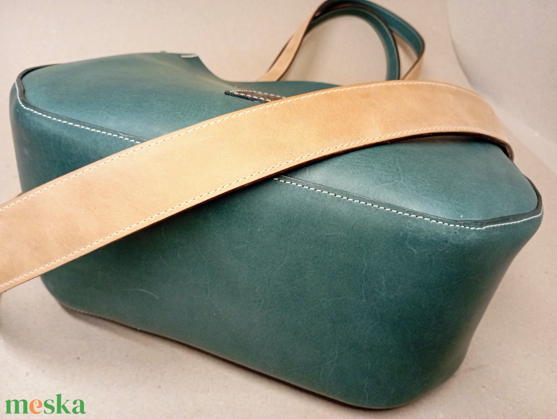 Kisebb mindentbele táska - olajzöld - táska & tok - kézitáska & válltáska - nagy pakolós táska - Meska.hu Kisebb mindentbele táska - olajzöld - táska & tok - kézitáska & válltáska - nagy pakolós táska - Meska.hu