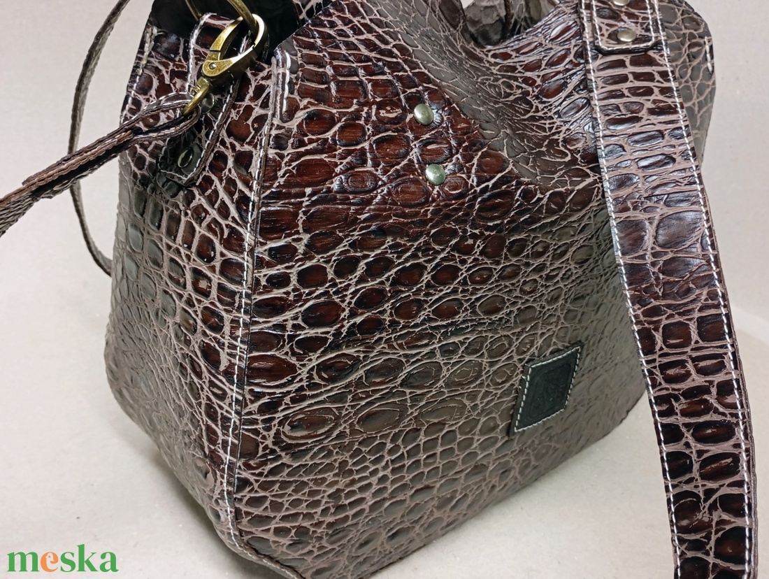 Kisebb mindentbele táska most másképp - krokibarna - táska & tok - kézitáska & válltáska - nagy pakolós táska - Meska.hu