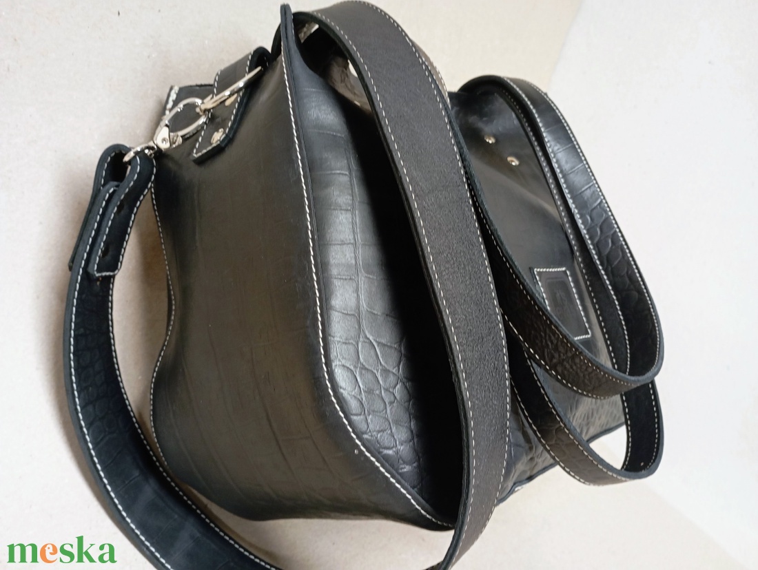 Kisebb mindentbele táska - krokodilfekete - táska & tok - kézitáska & válltáska - nagy pakolós táska - Meska.hu