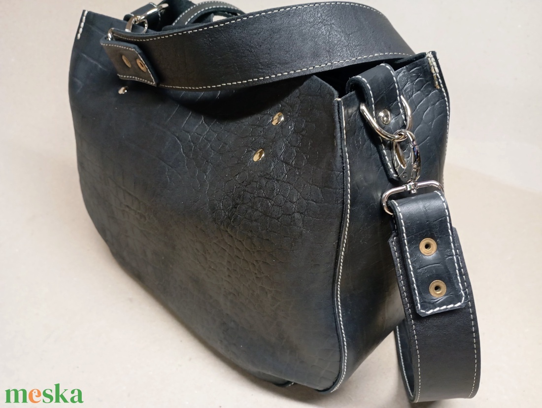 Kisebb mindentbele táska - krokodilfekete - táska & tok - kézitáska & válltáska - nagy pakolós táska - Meska.hu